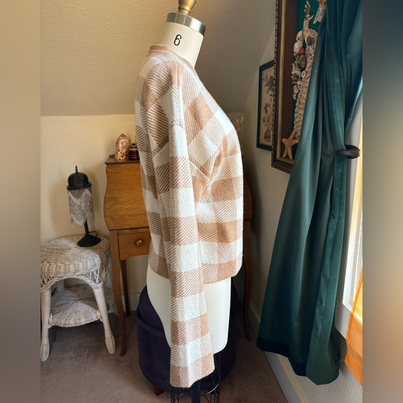 Fonte Cashmere Cardigan - Picture 3 of 9